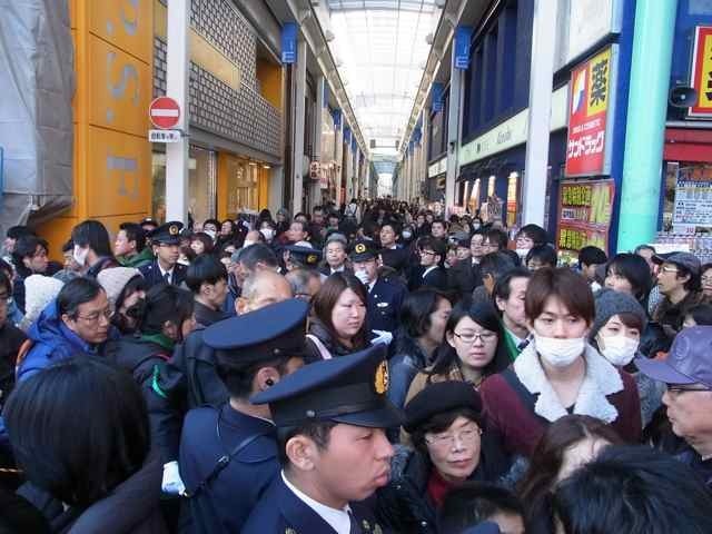吉祥寺の、警官隊.jpg