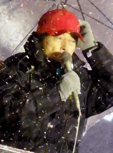 帽子すら飛びそうな吹雪.jpg
