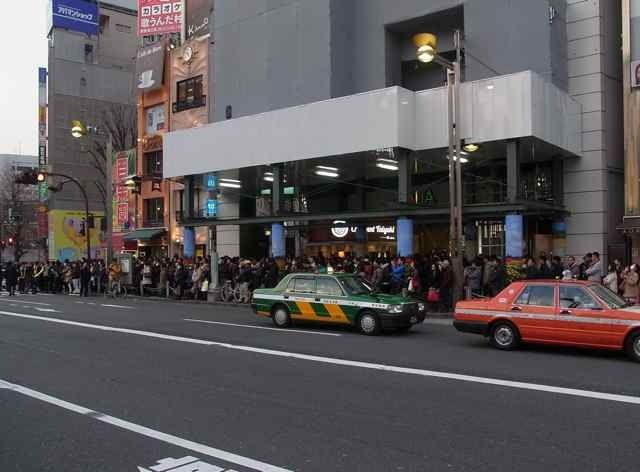 新宿アルタ前3.jpg